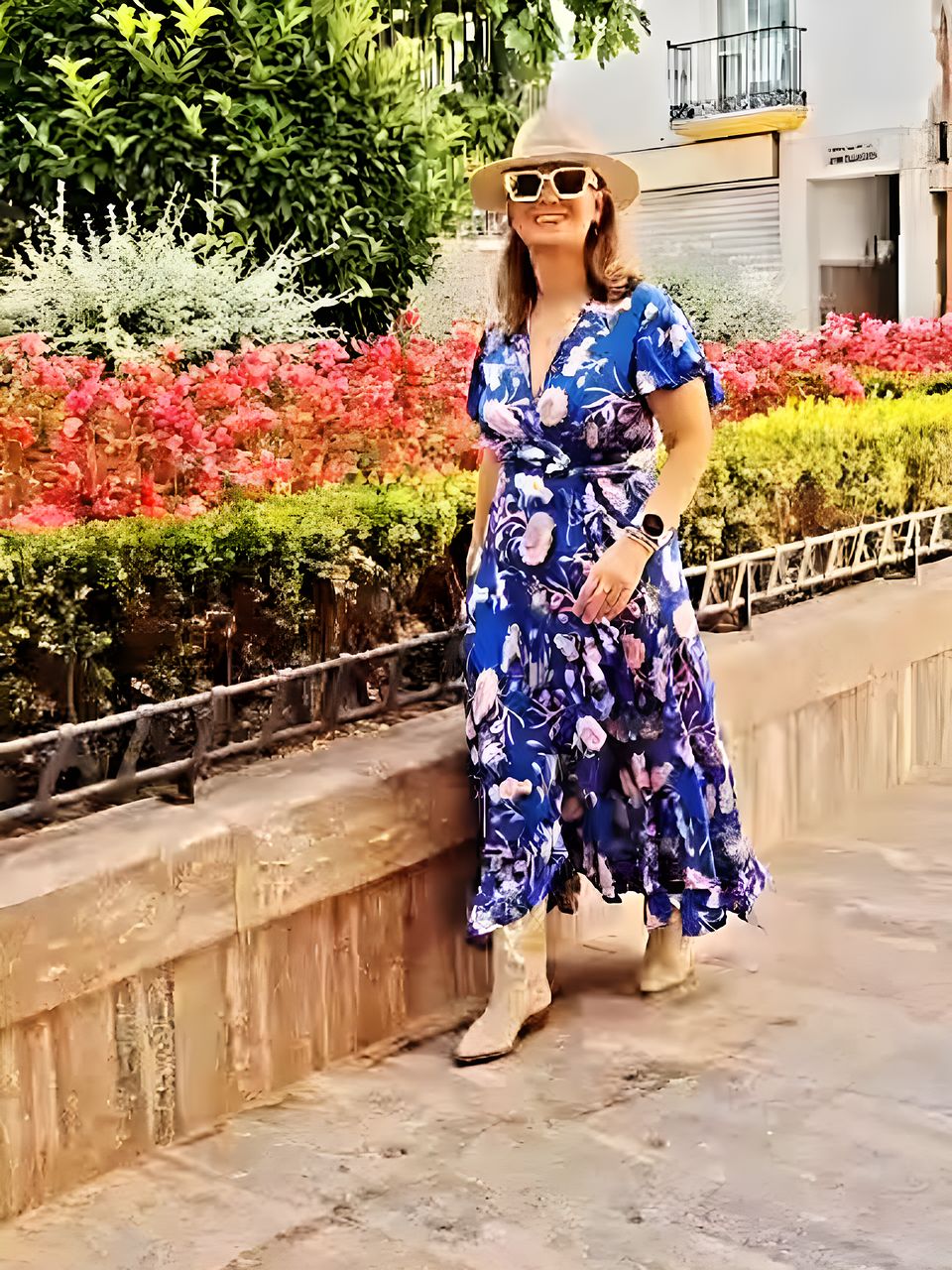 Vestido azul de flores, foto real de Cuore