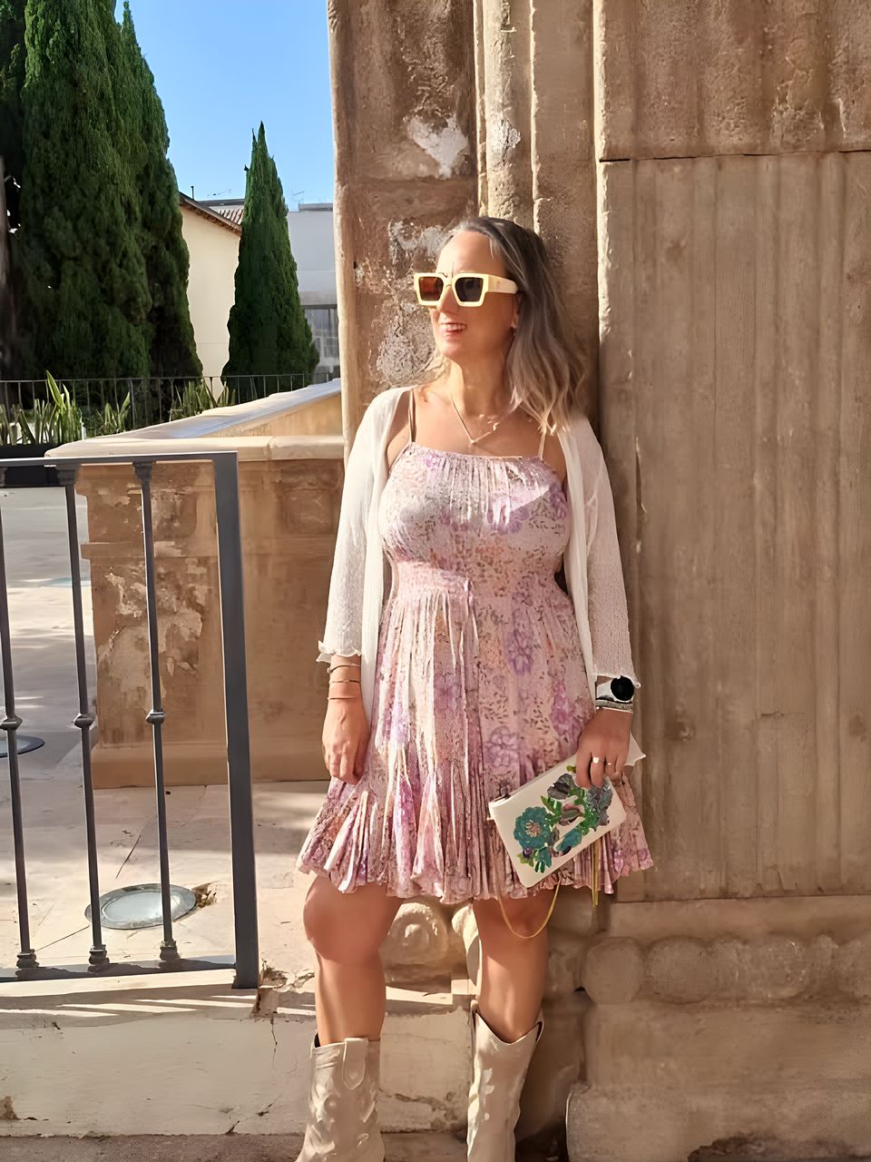 Vestido rosa de flores, foto real de Cuore